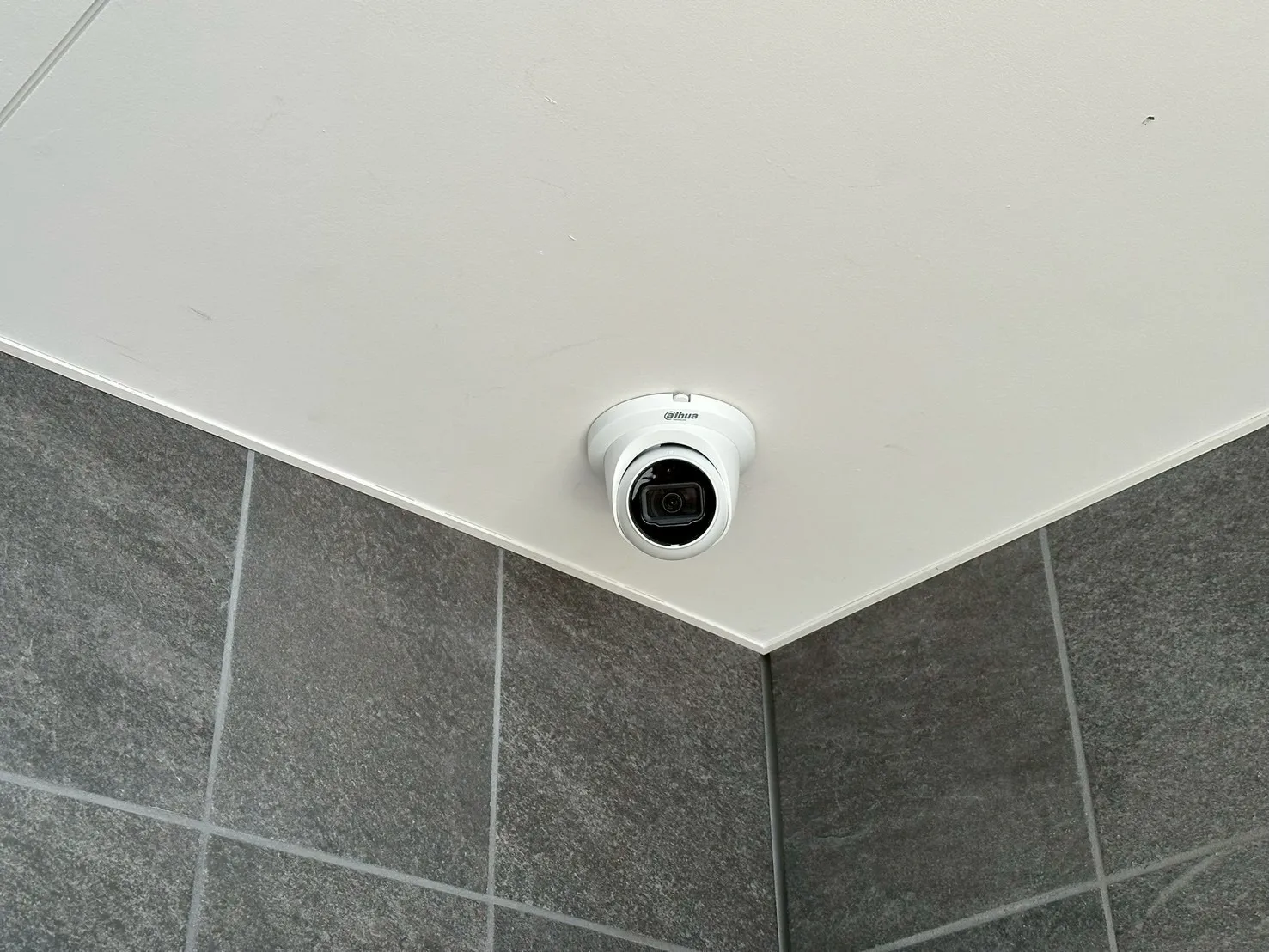 防犯カメラで子供の安全を守る設置場所や使い方と最新見守りポイント